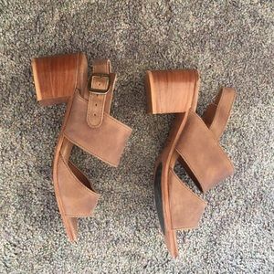 Adelante Shoe Co Serena Sandal in Desert